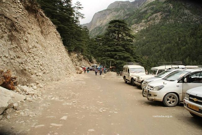 parking gangotri temple